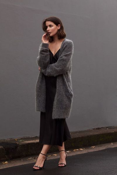 Họa tiết áo cardigan dáng ngắn che khuyết điểm dáng quả táo