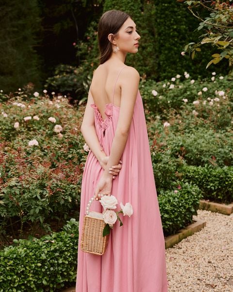 Đầm hở lưng quyến rũ cho nàng thơ
