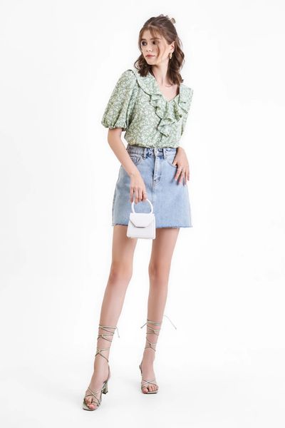 Sandal đế cao tạo sự thanh thoát khi đi chơi 8/3