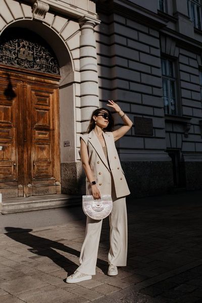 Quần culottes phối cùng blazer dáng gile dài phá cách
