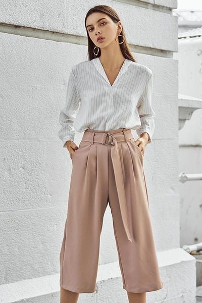 Phối áo kiểu cùng quần culottes