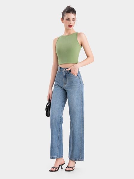 Outfit tanktop và quần ống suông với phụ kiện ấn tượng