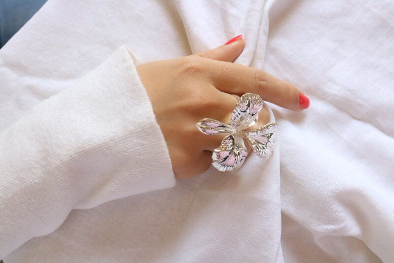Nhẫn Orchid tái chế từ rác thải công nghệ