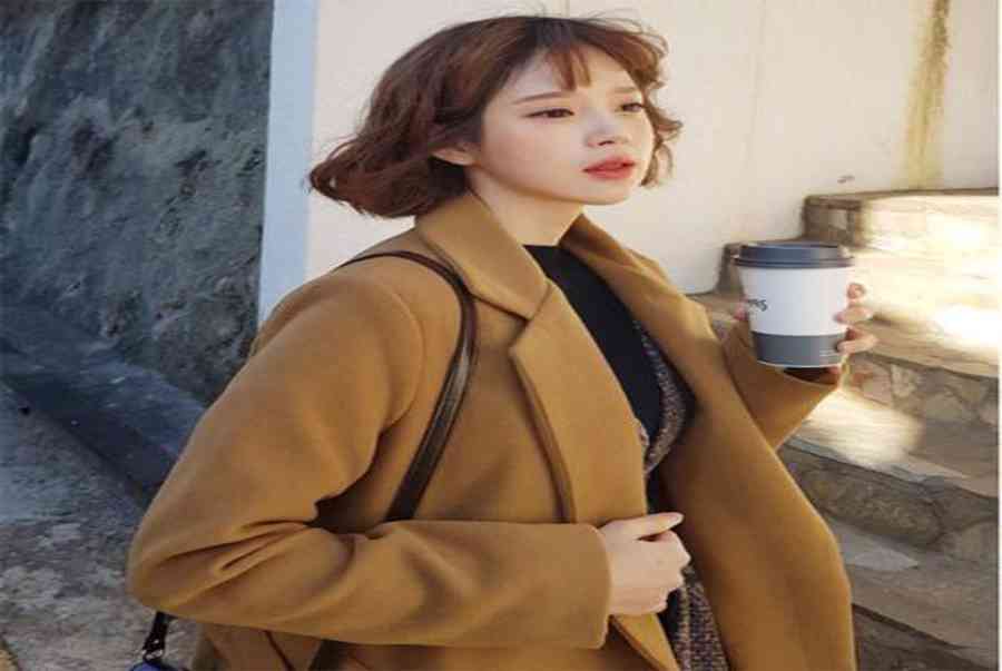 Áo khoác corduroy với áo cổ lọ và quần chinos