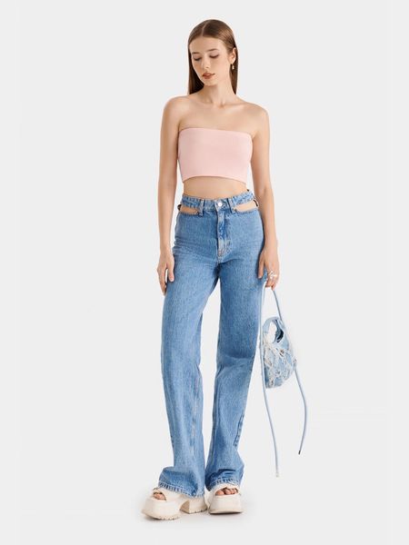 Áo hở lưng phối cùng quần jean