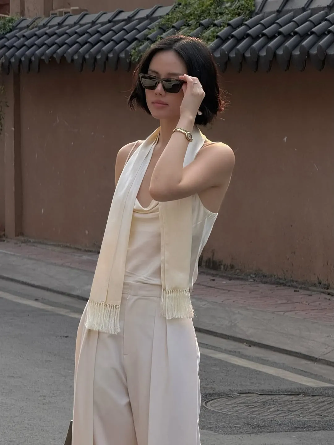Khăn choàng màu be phong cách nhẹ nhàng