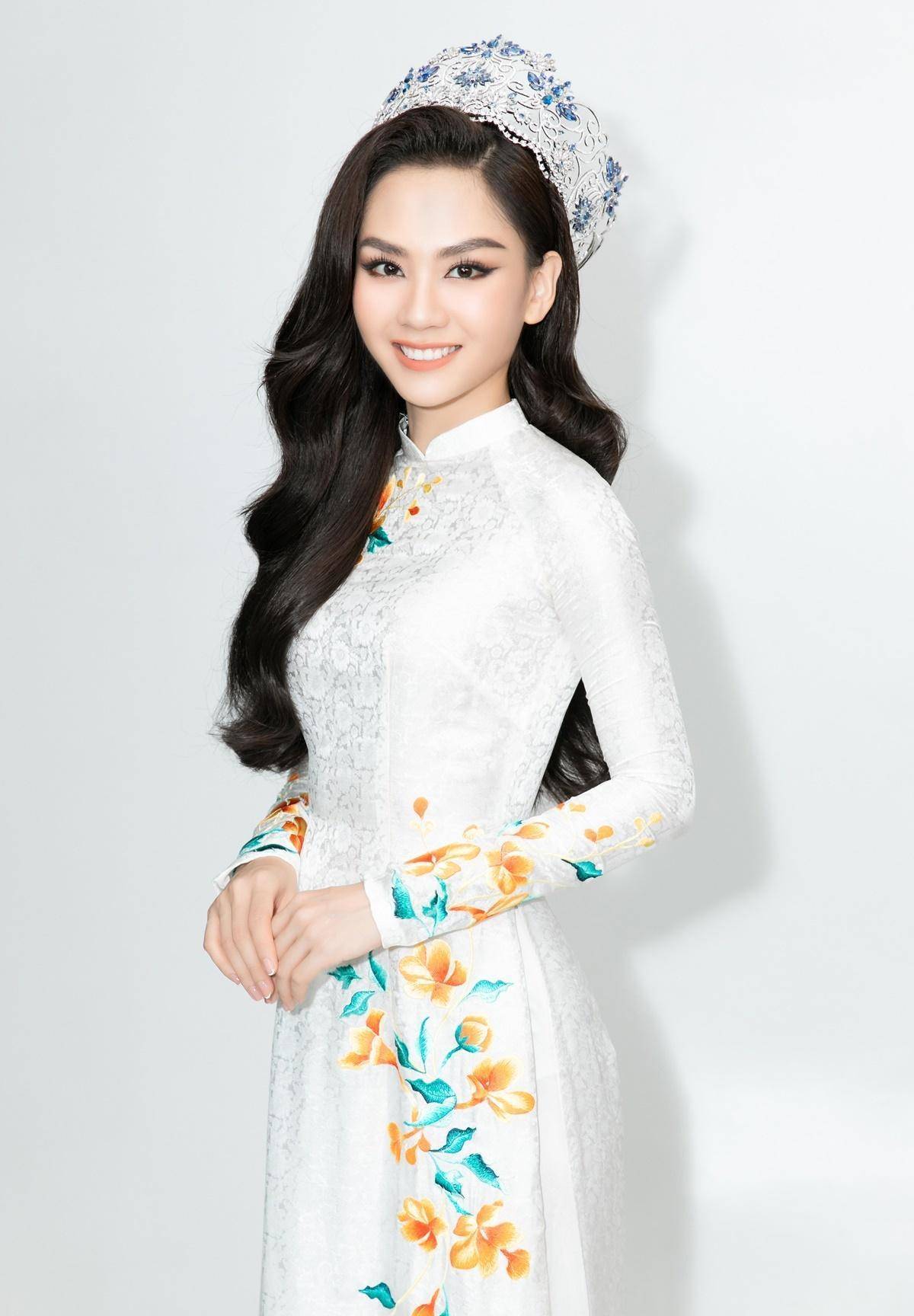 Màu ngọc trai hợp áo dài