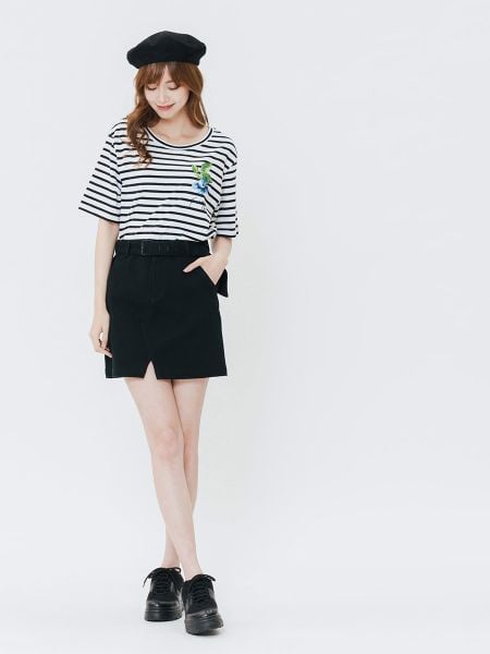 Phối đồ với mũ len và áo thun, quần jean, cardigan