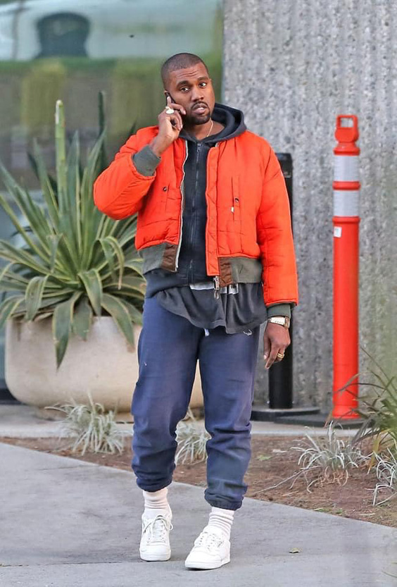 Kanye West mặc đồ phom rộng