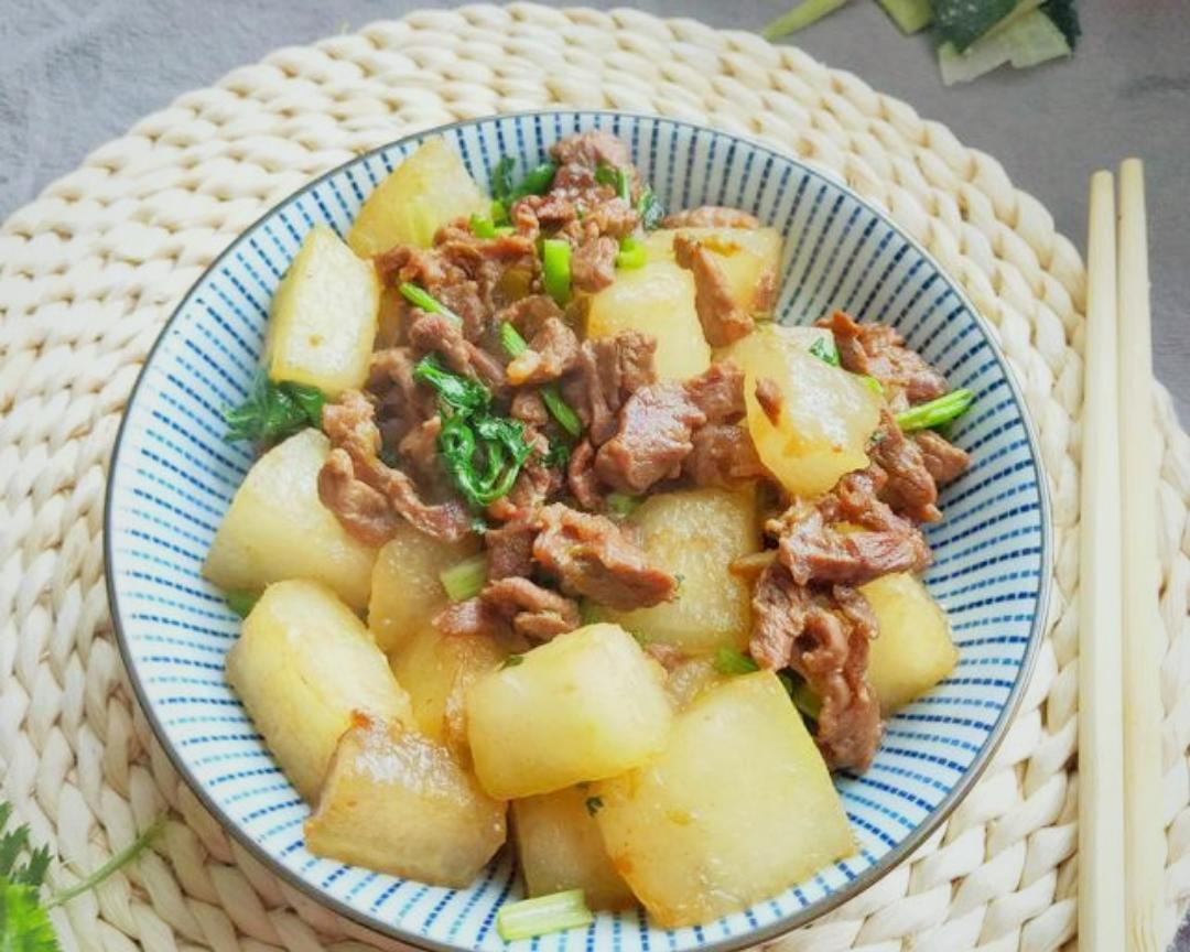 Tủ đồ công sở nền tảng
