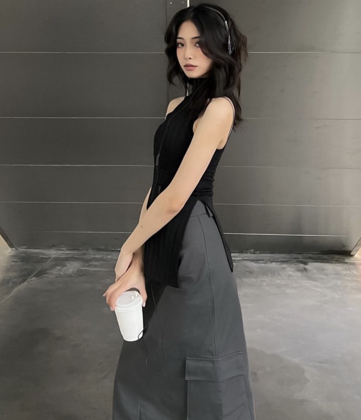 Quần túi hộp cargo pants cạp trễ được ưa chuộng mạnh mẽ trong năm 2026