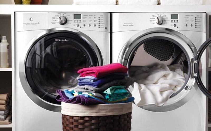 Quần áo được làm khô hoàn toàn trước khi cất