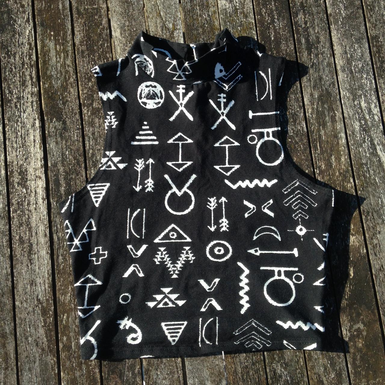 Áo len cổ tàu với vest