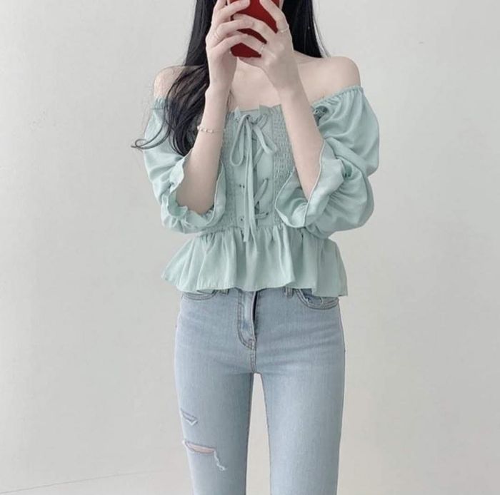 Không sử dụng quá 3 màu cho một bộ trang phục