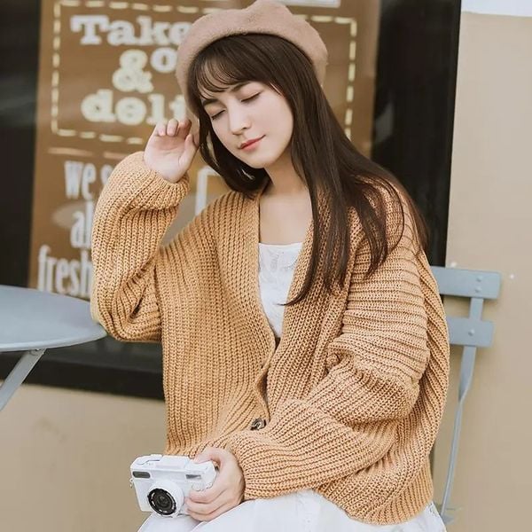 Phối đồ với mũ len và cardigan cho ngày đông nhẹ nhàng