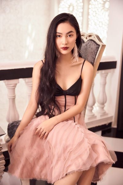 Miếng dán ngực giúp giảm lộ nội y