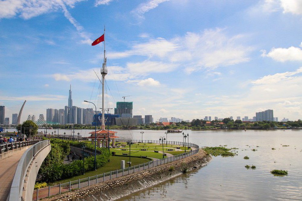 Khu vực công viên ven sông Sài Gòn