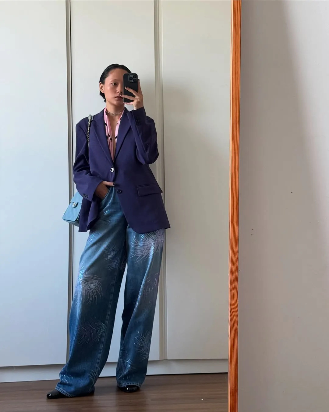 Hồ Thu Anh và vest