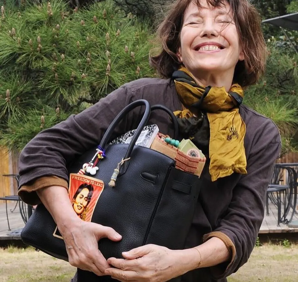 Jane Birkin với phong cách túi xách phóng khoáng