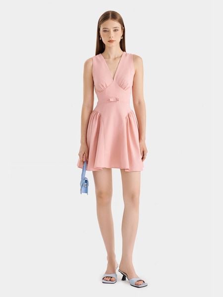 Đầm linen sát nách cổ tim với nơ eo tạo vẻ tinh gọn và mềm mại