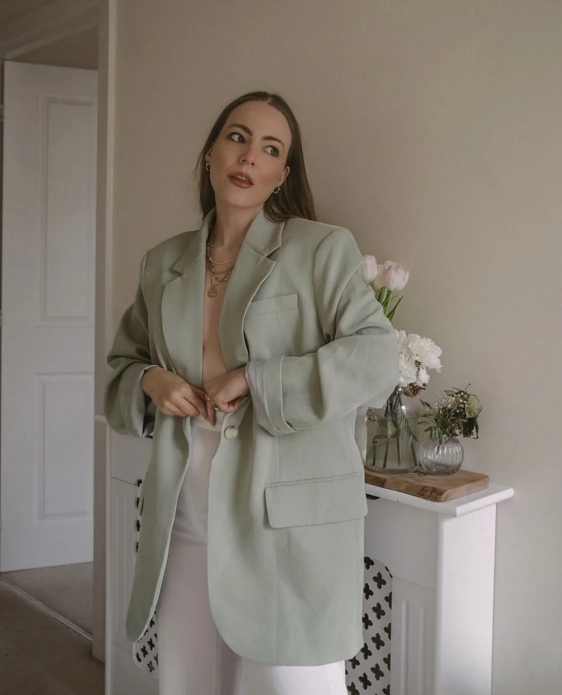 Blazer màu mint tạo sự chuyên nghiệp và hiện đại khi họp Zoom