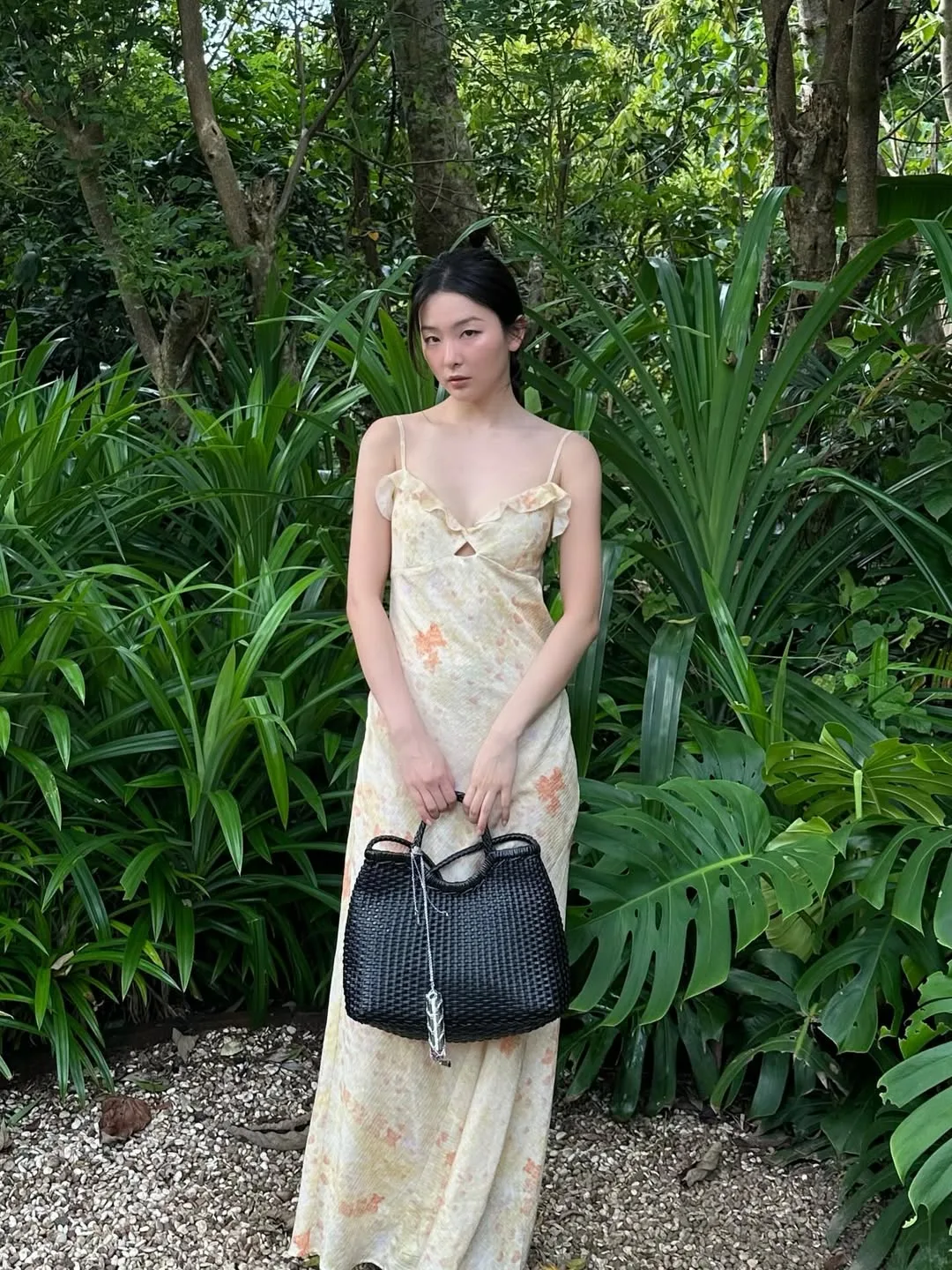 Phóng khoáng với slip dress như Seulgi