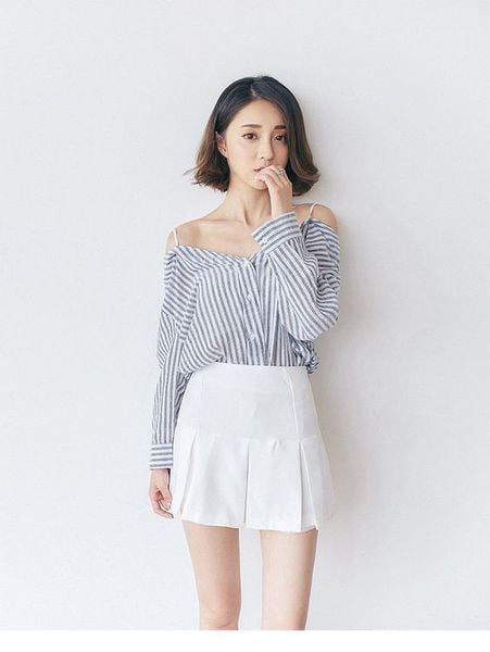 Áo trễ vai nhún phối chân váy xếp ly