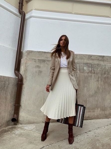 Sự kết hợp hoàn hảo giữa blazer dáng hộp và chân váy xòe