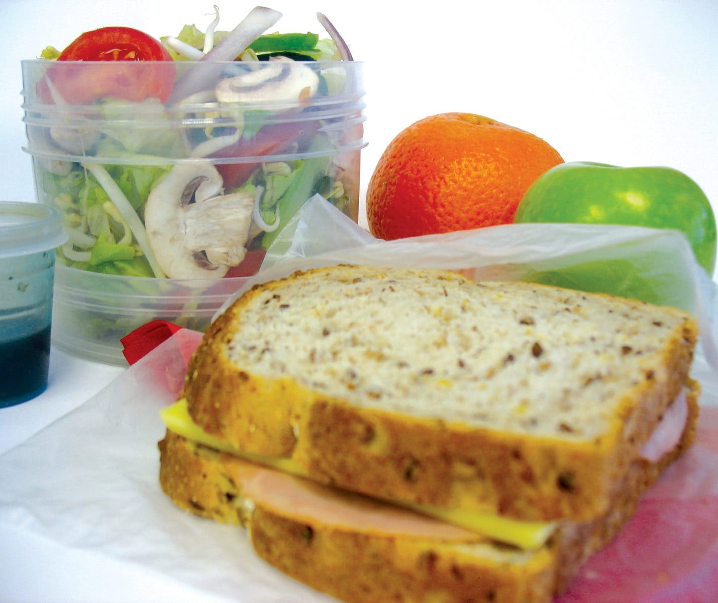 Nhân viên văn phòng ăn trưa healthy