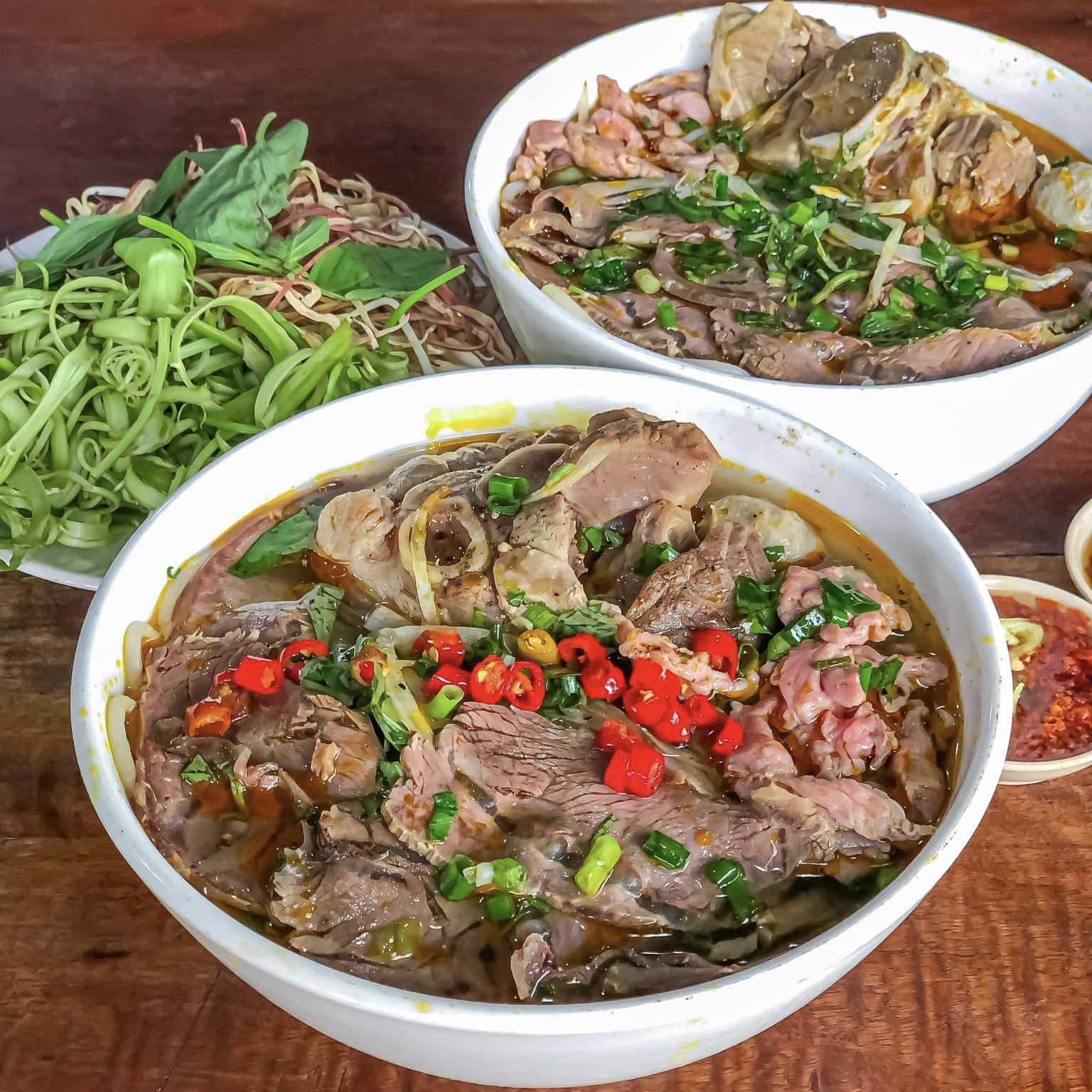 Các topping đi kèm bún quậy