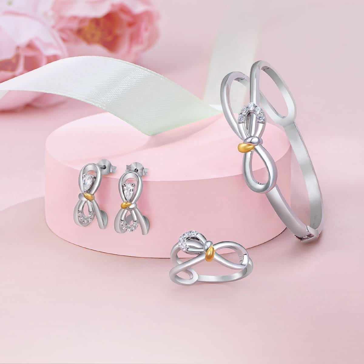 Đám cưới với trang phục nhã nhặn và thanh lịch