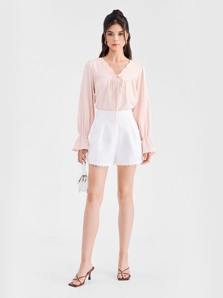 Áo kiểu form suông tay dài rã ngực cổ thắt nơ kết hợp cùng quần short