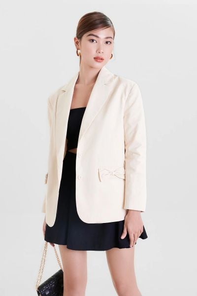 Blazer nhún phối chân váy xếp ly sang trọng