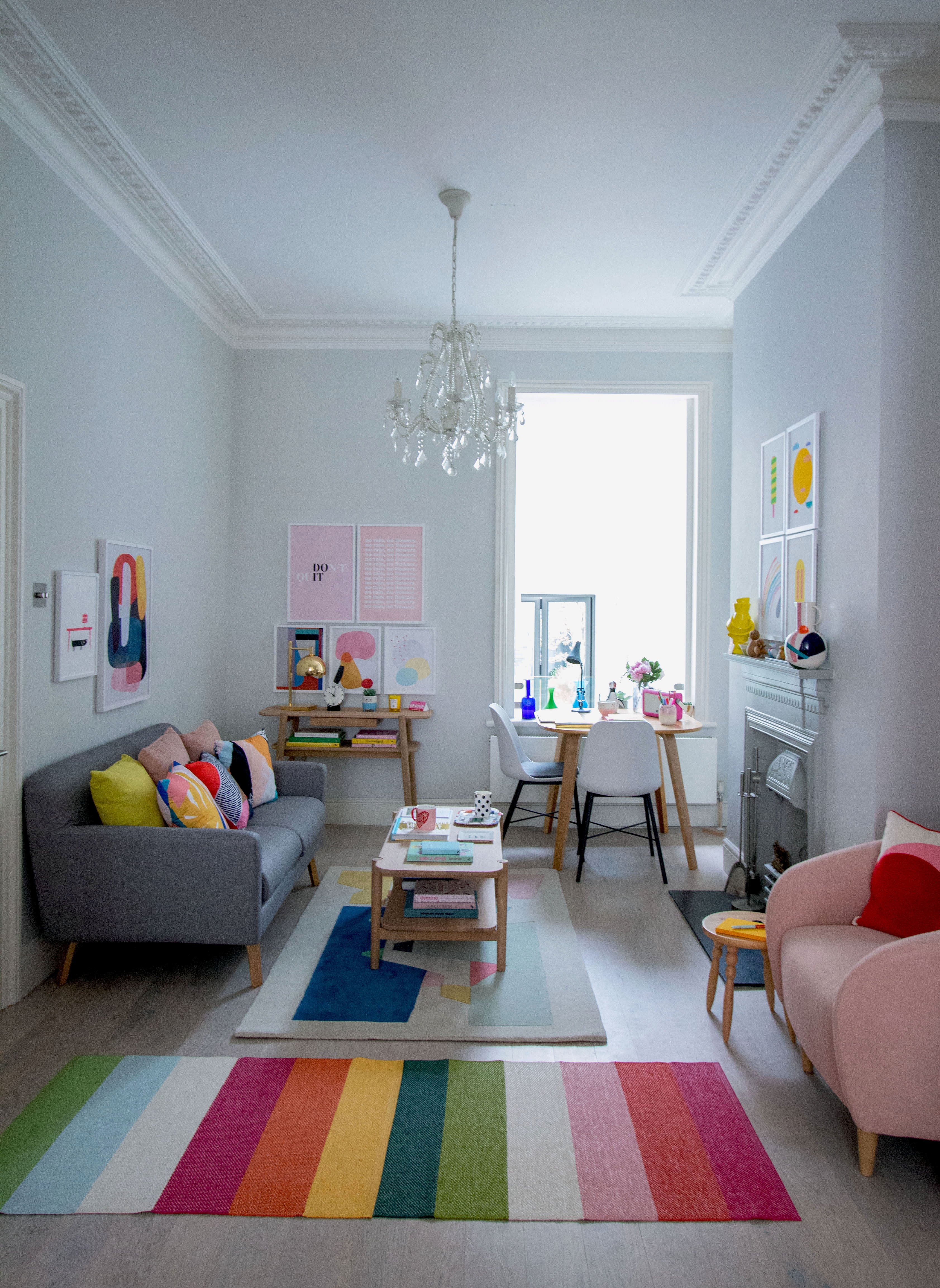 Không gian phòng khách kết hợp phòng làm việc linh hoạt