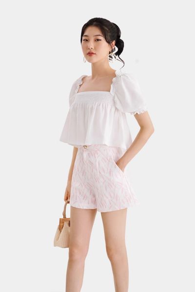 Quần short kết hợp áo croptop cá tính
