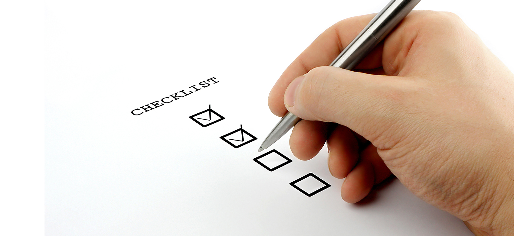 Người mua đang kiểm tra kỹ hồ sơ pháp lý trước khi quyết định xuống tiền