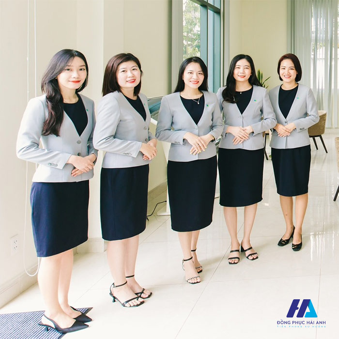 Đồng phục công ty BĐS giúp nâng cao uy tín và sự chuyên nghiệp
