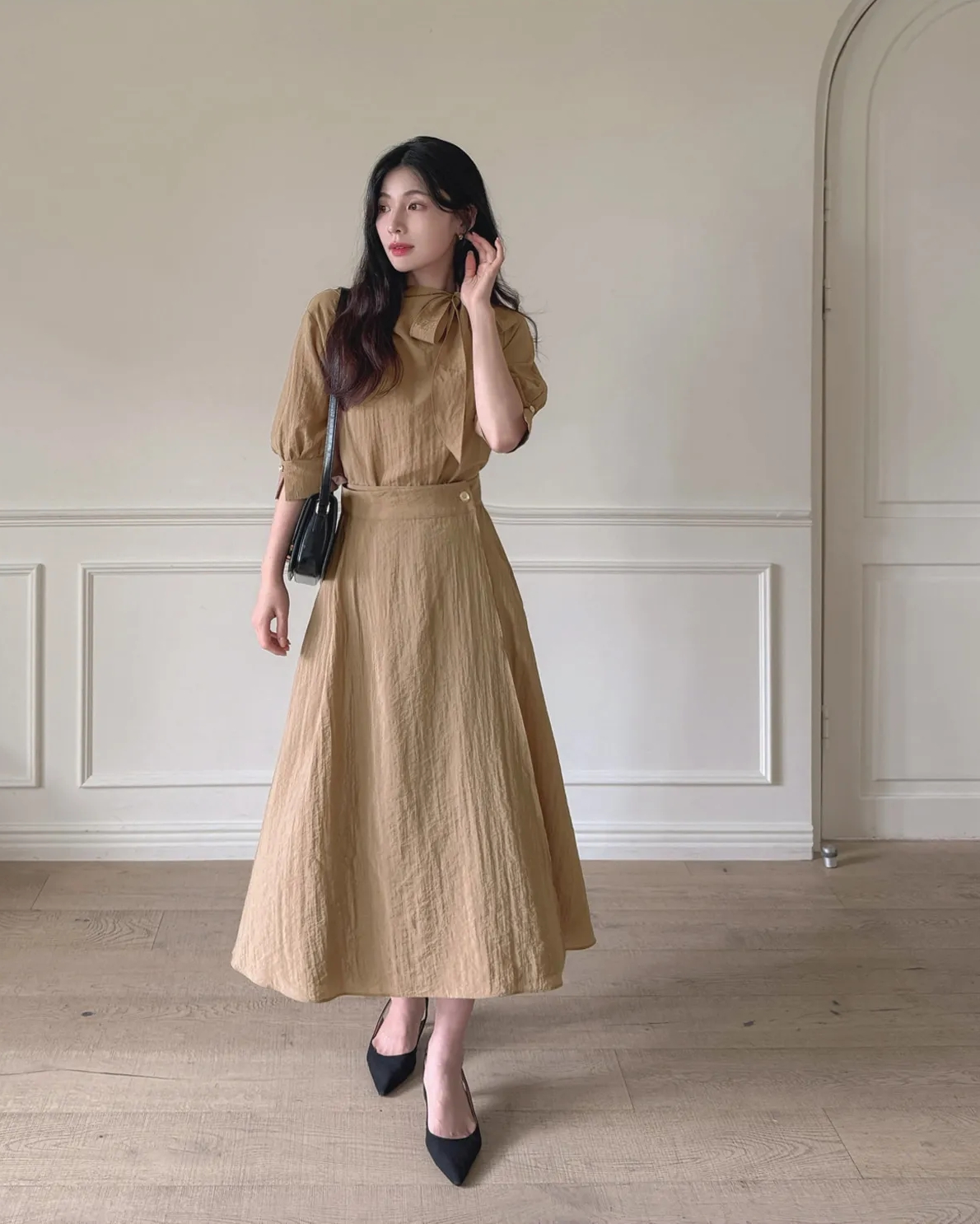 Váy liền sáng màu đi làm