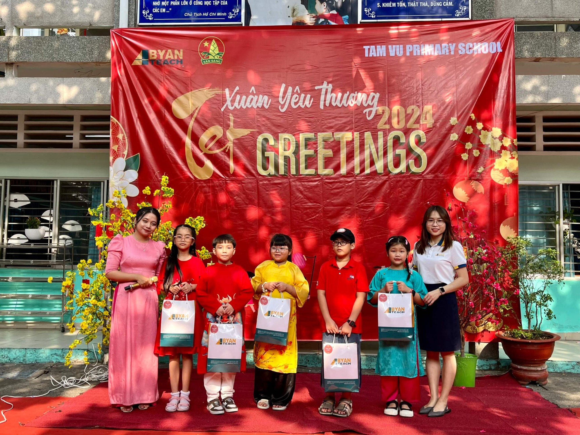 Hồ sơ thương vụ bất động sản