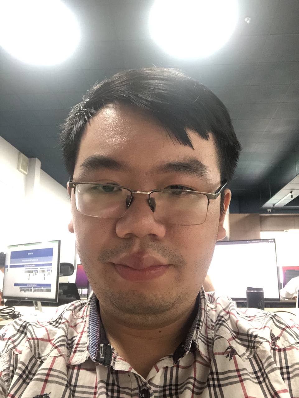Minh đường sáng trước nhà