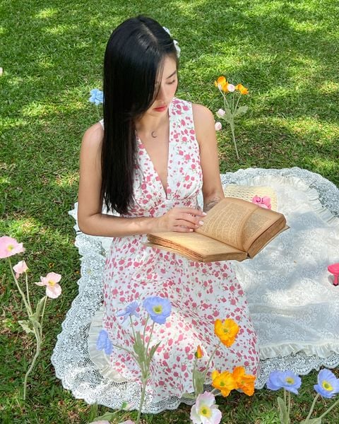 Cách tạo dáng đẹp với hoa phượng