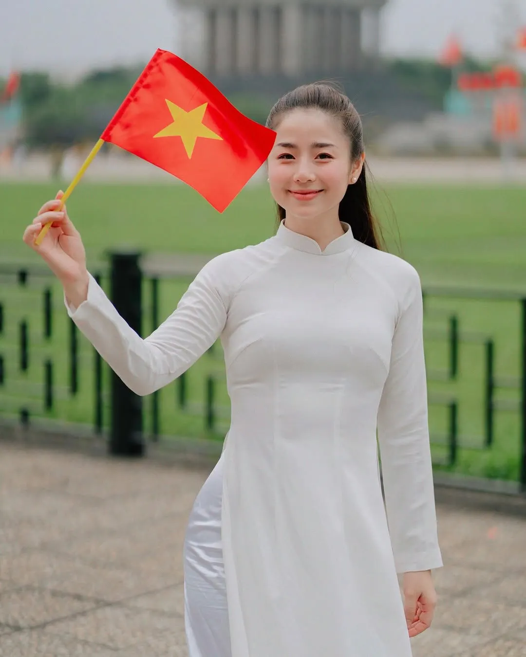 Áo dài trắng dịp 30/4
