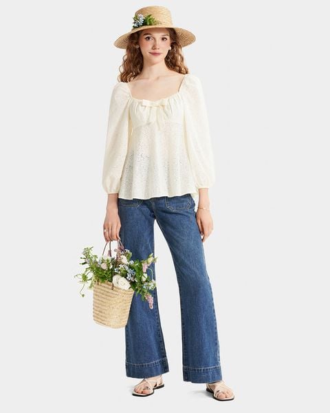 Chiếc quần ống loe tôn dáng kết hợp cùng giày cao gót