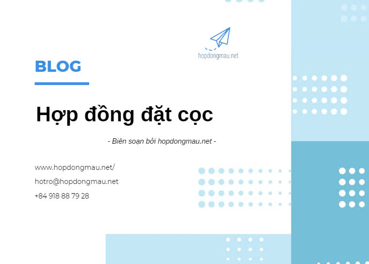 Người mua xem hợp đồng đặt cọc dự án