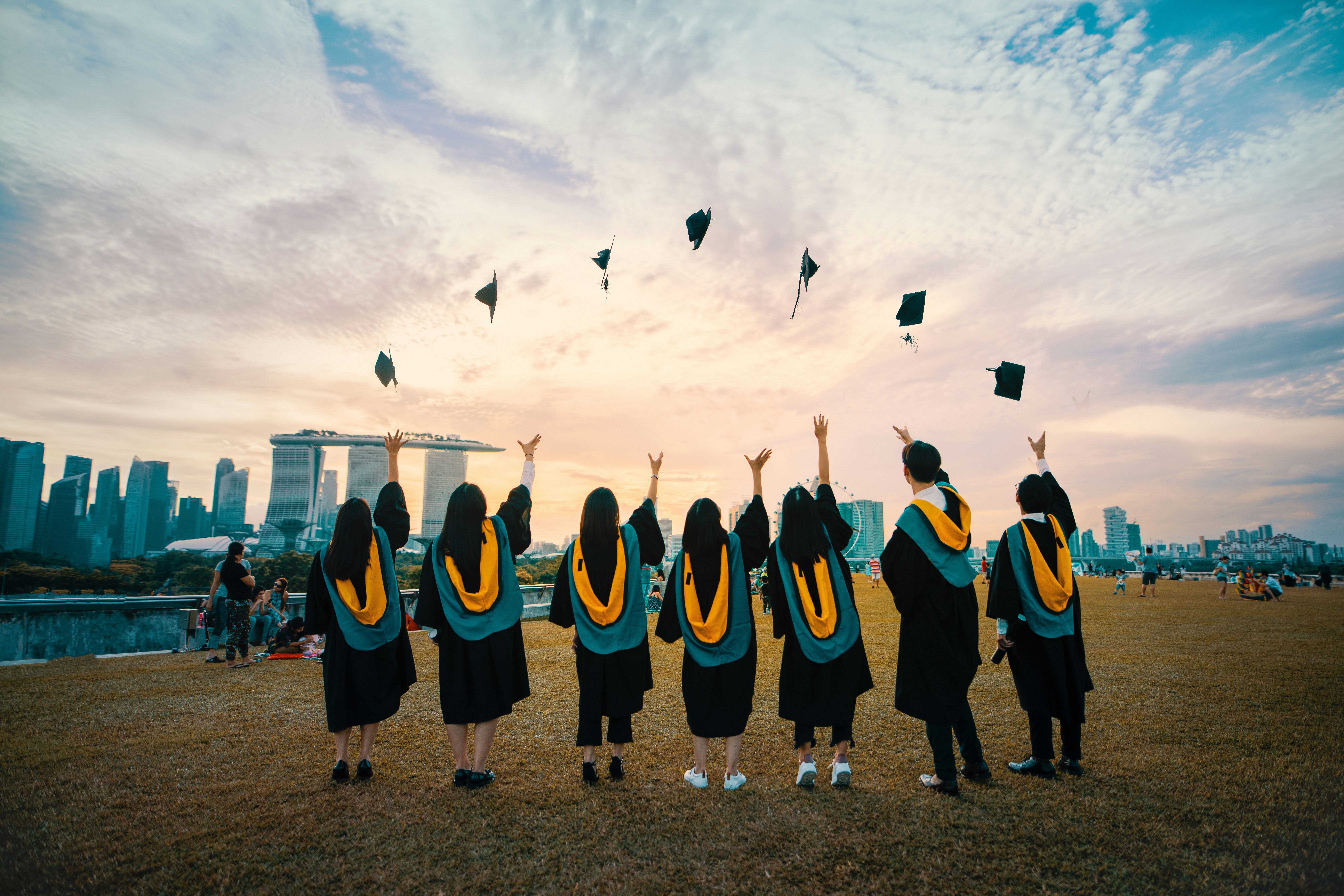 Không gian sinh viên sôi động tại khu Làng Đại học