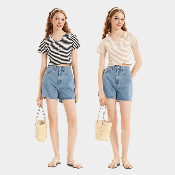 Quần short jean và áo phông là công thức dễ mặc, trẻ trung