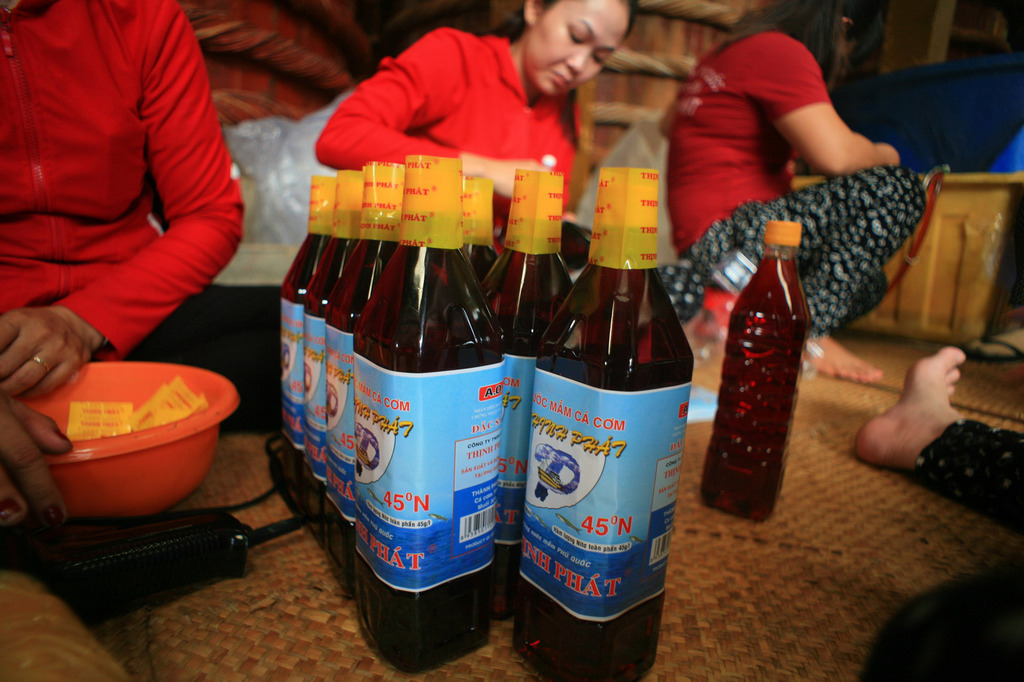 Nước mắm Phú Quốc ủ trong thùng gỗ
