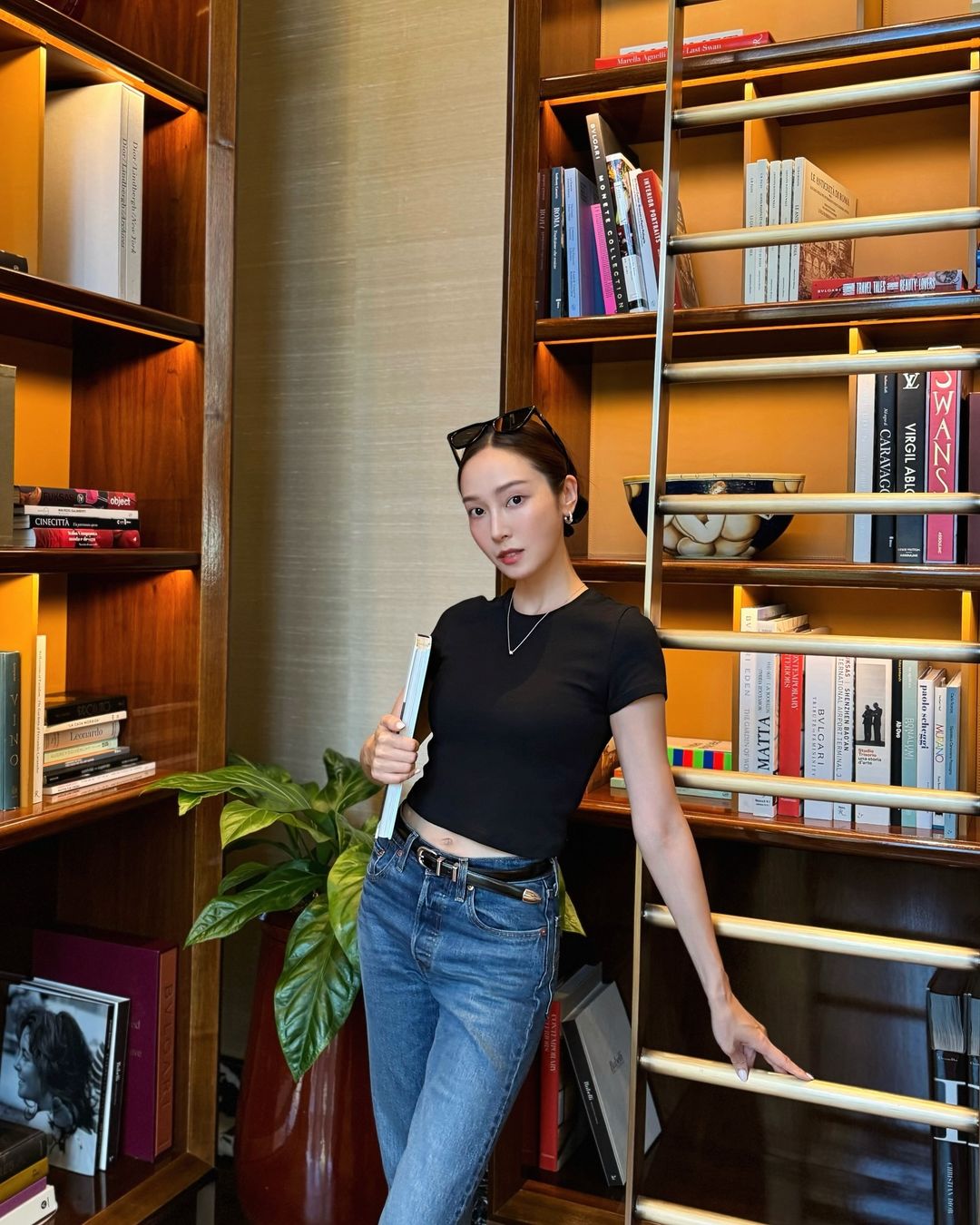 Quần baggy với áo croptop công sở