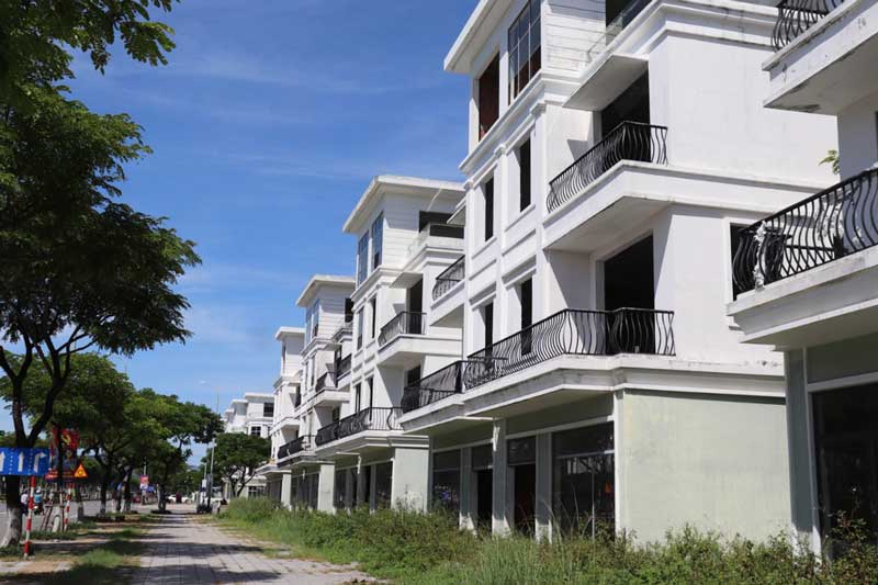 Nhà đầu tư theo dõi thị trường