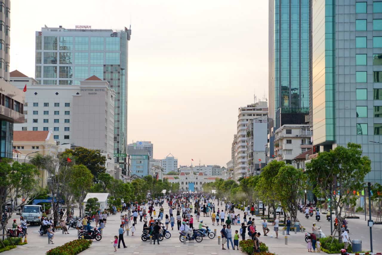 Phố đi bộ Nguyễn Huệ về đêm